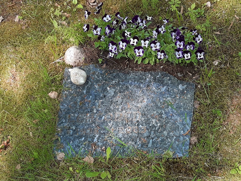 Grave number: KA 15   105
