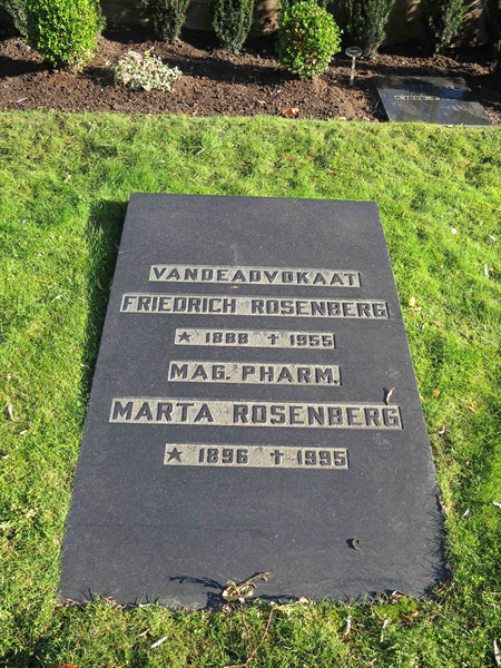 Grave number: HÖB 51    11