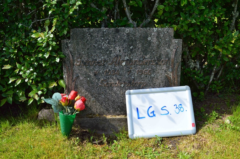Grave number: LG S    38