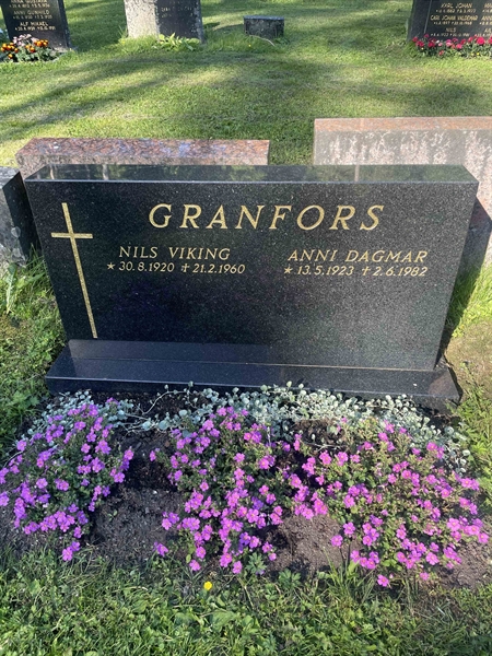 Grave number: N 5 4 533