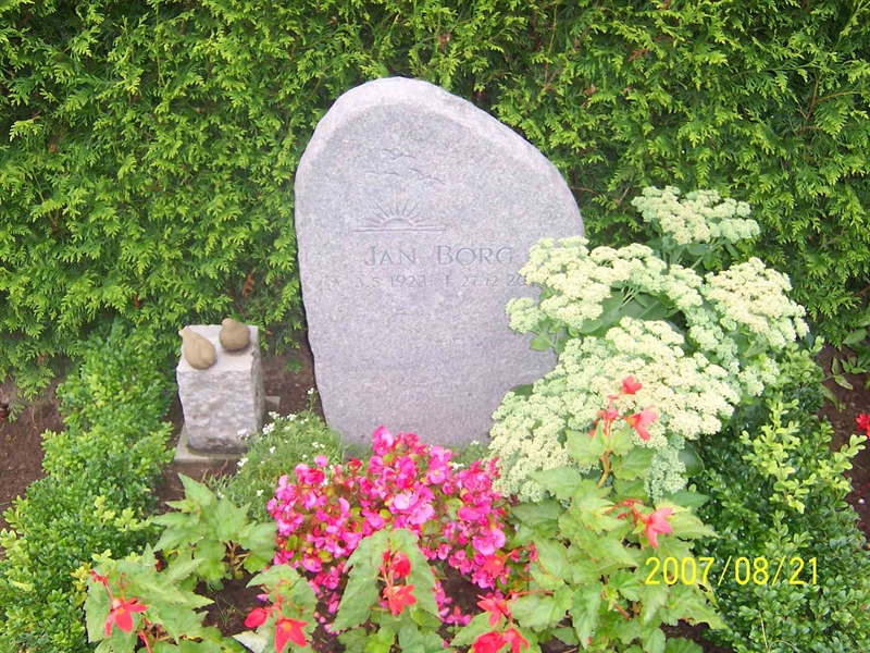 Grave number: 1 3 3C    57