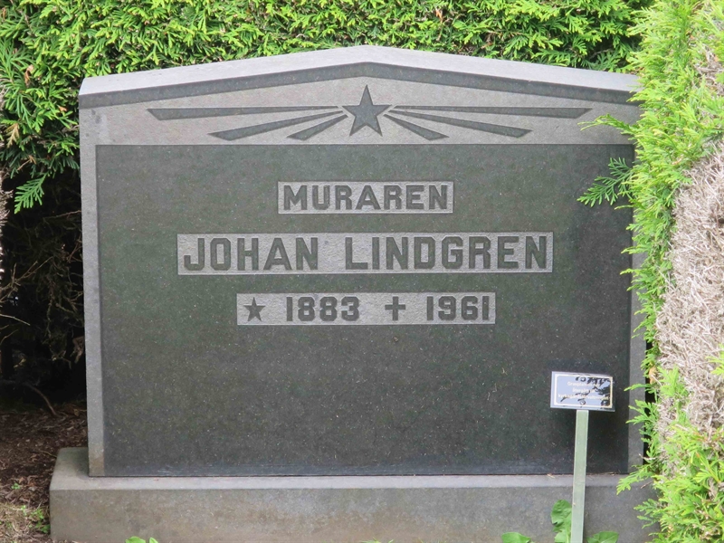 Grave number: HÖB 42    46