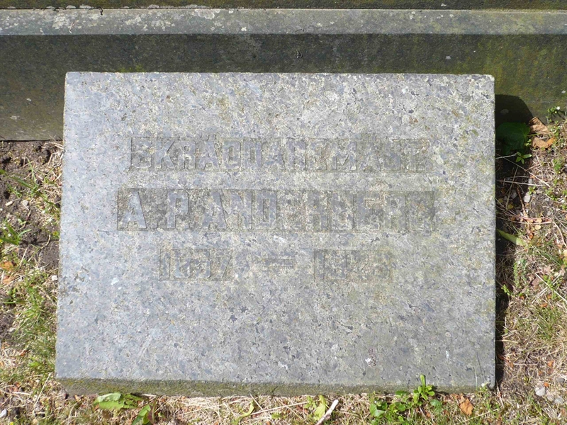 Grave number: 1 8    55