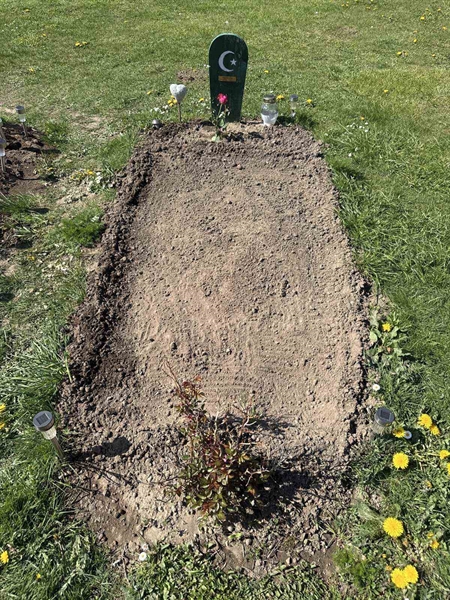 Grave number: R 05M 284