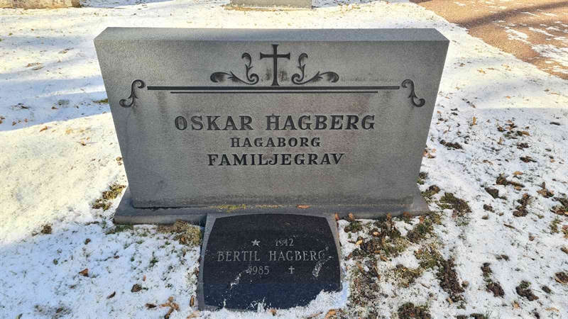 Grave number: M G 01 66-67