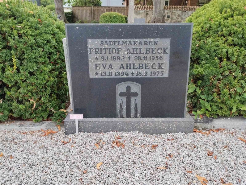 Grave number: NÅ 10   117, 118