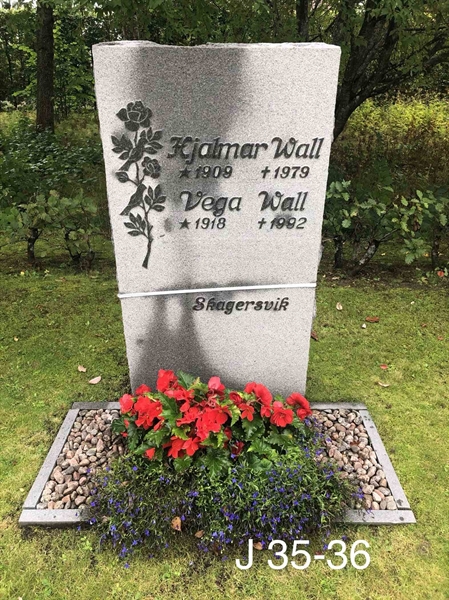 Grave number: AK J    35, 36