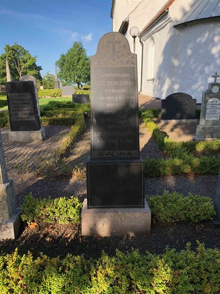 Grave number: SK 01    31, 32, 33
