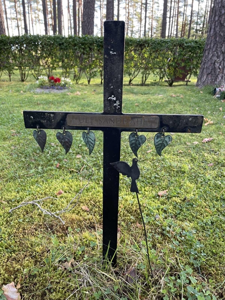 Grave number: 1 KV12   142