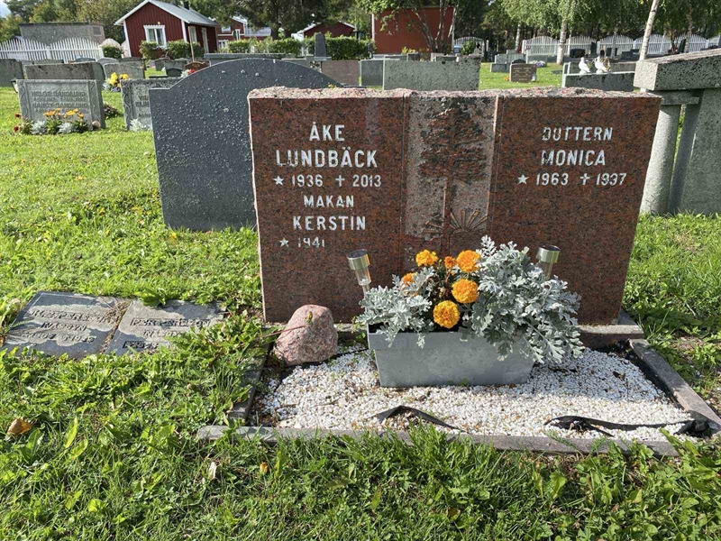 Grave number: 2 08   174