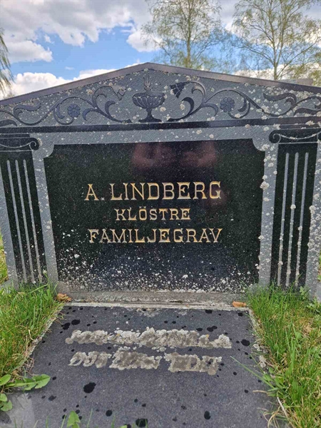 Grave number: 501 07 838-840