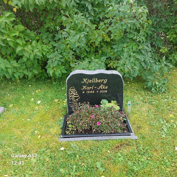 Grave number: N K    37