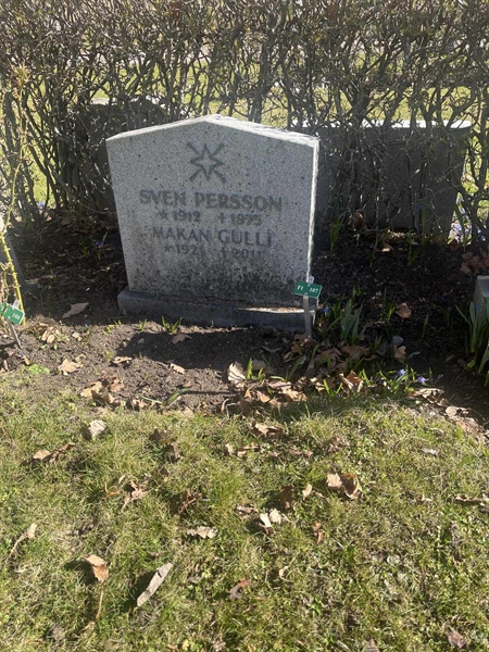 Grave number: 1 3 F1 107