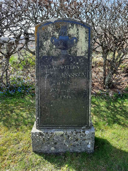 Grave number: VN E   133-138