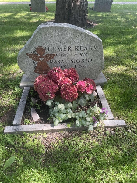 Grave number: H 8   132-133