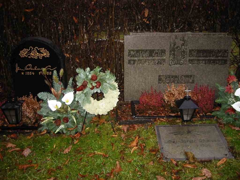 Grave number: KV 3   209-211
