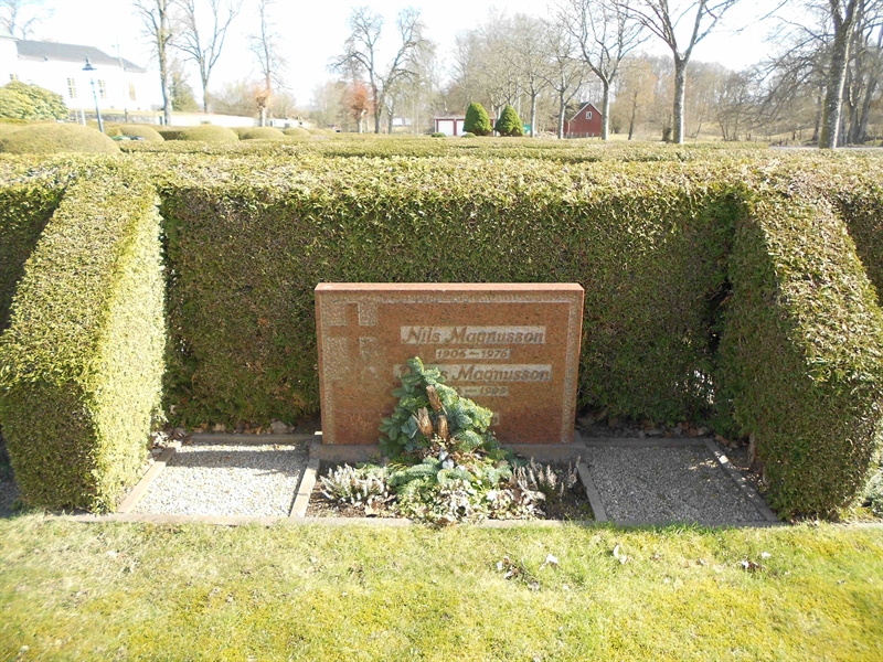 Grave number: V 32   179