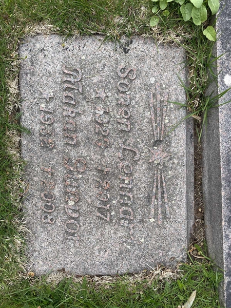Grave number: 1 04 114, 115