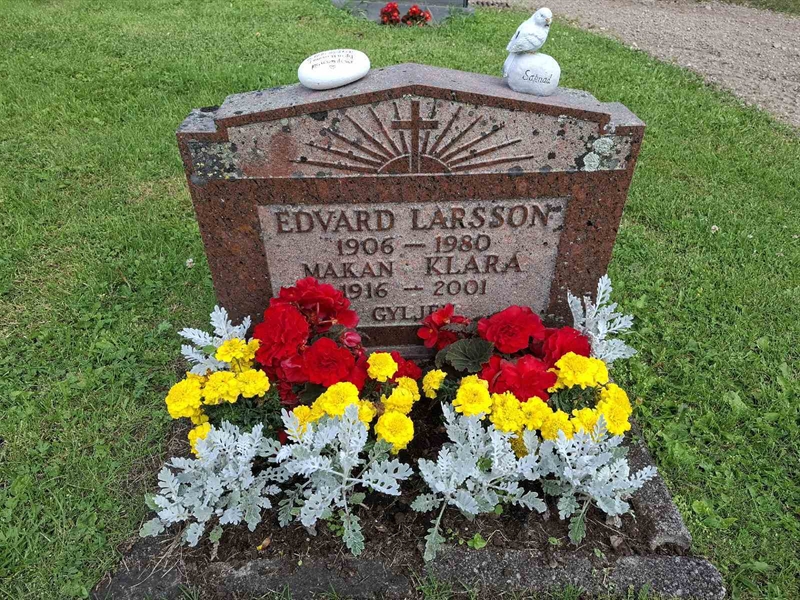 Grave number: 001 3  2211