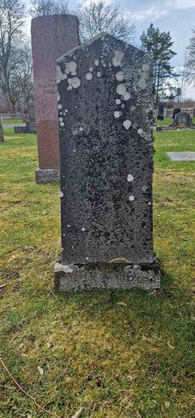 Grave number: F V B   106-107