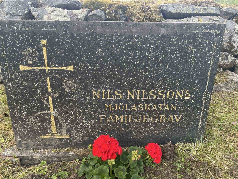 Grave number: 001 1   185