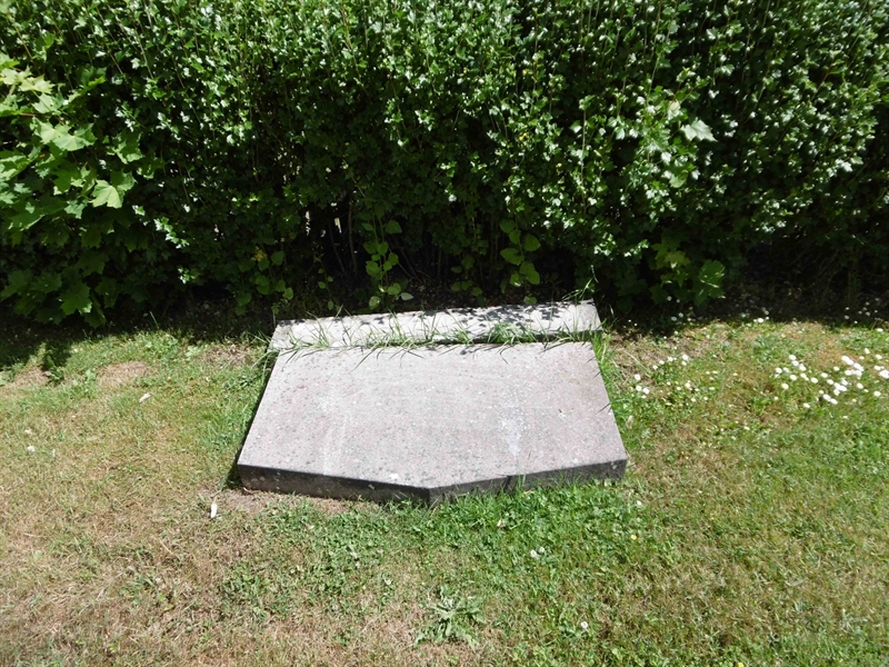 Grave number: ROG G   63, 64