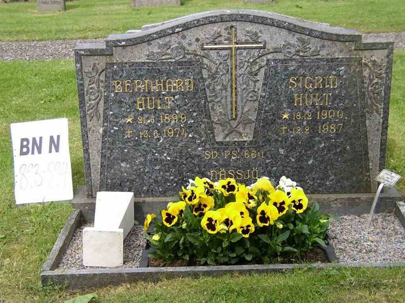 Grave number: Br N   893-894