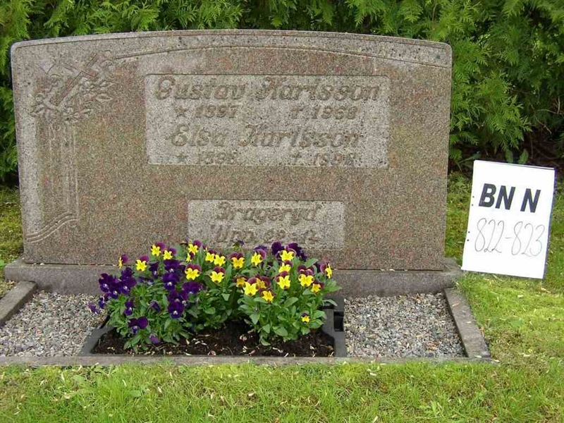 Grave number: Br N   822-823