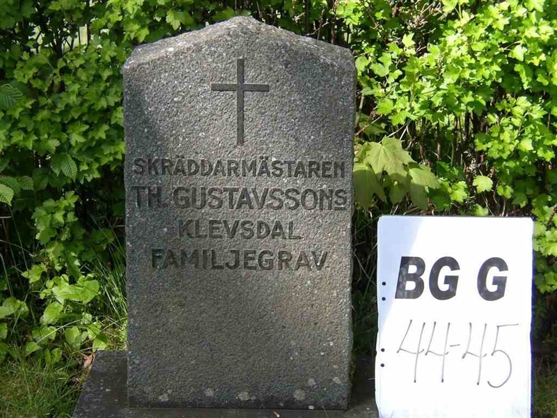 Grave number: Br G    44-45