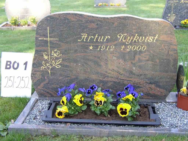Grave number: BO 1   251-252
