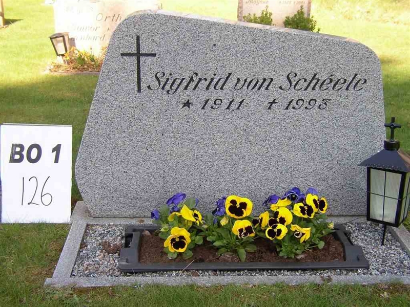 Grave number: BO 1   126