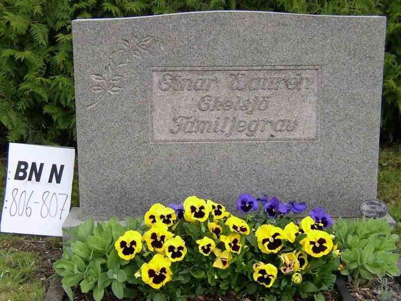 Grave number: Br N   806-807