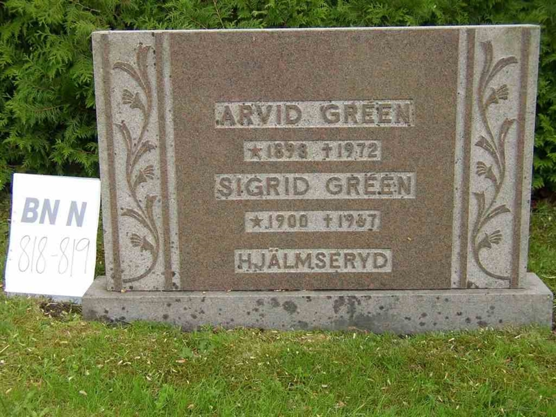 Grave number: Br N   818-819