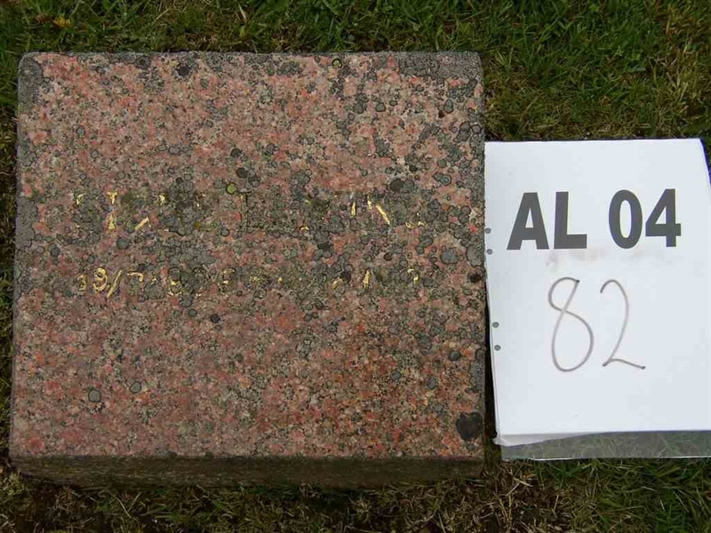 Grave number: AL 4    82