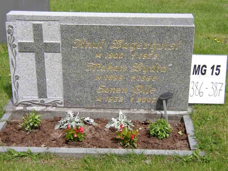 Grave number: M G 15   386-387