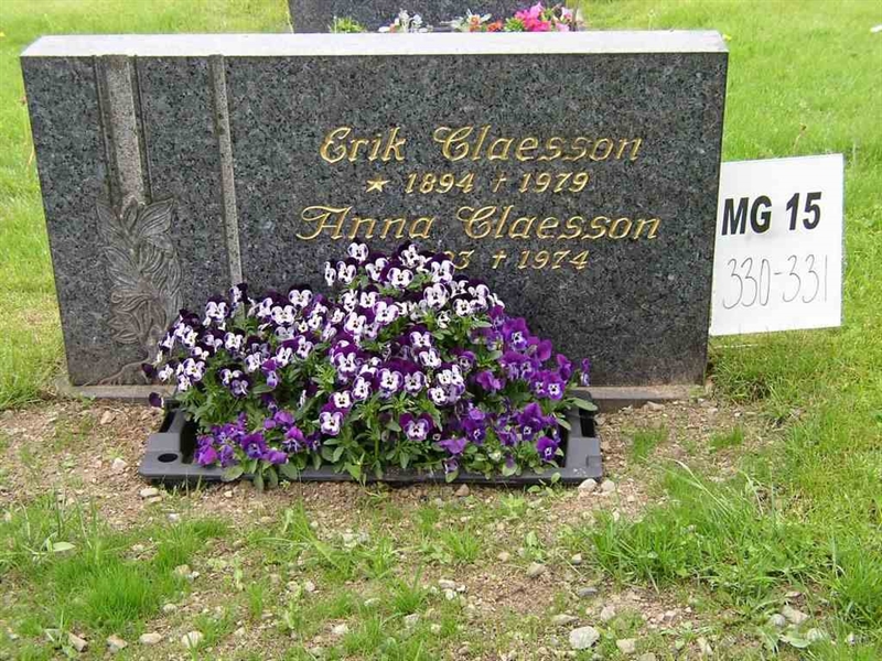Grave number: M G 15 330-331
