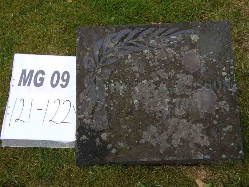 Grave number: M G 09   121-122