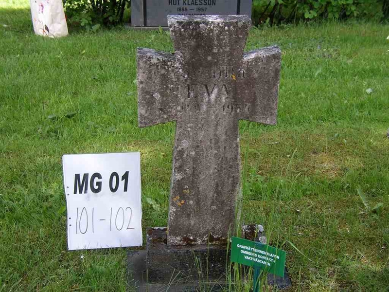 Grave number: M G 01   101-102