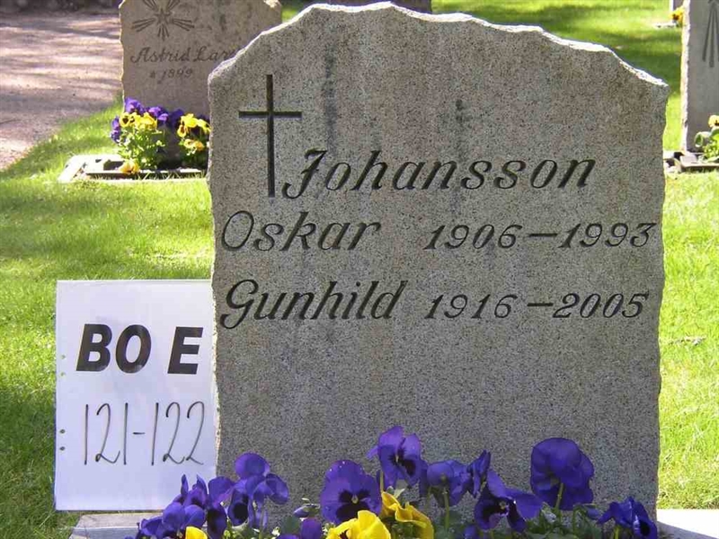 Grave number: BO E   121-122