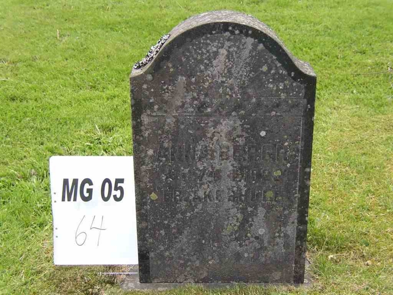 Gravnummer: M G 05    64