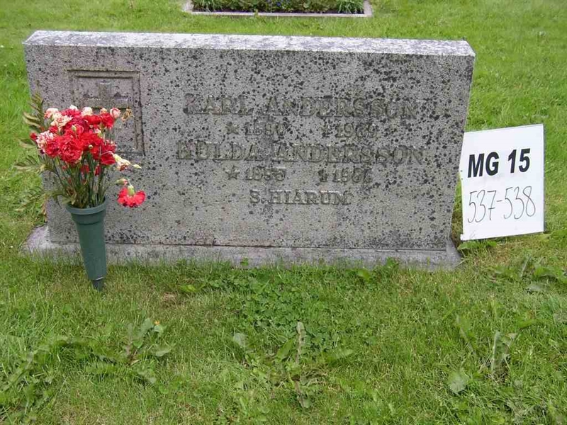 Grave number: M G 15   537-538
