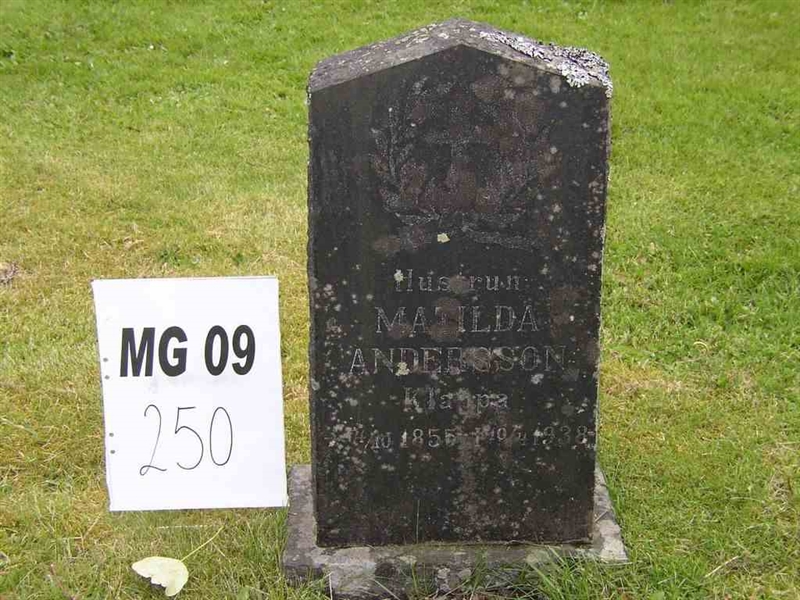 Grave number: M G 09   249-250