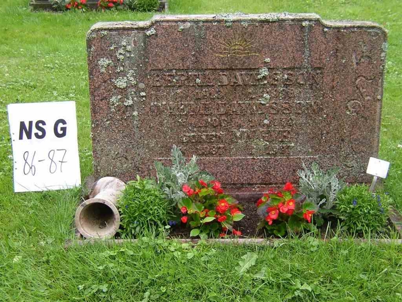 Grave number: NS G    86-87