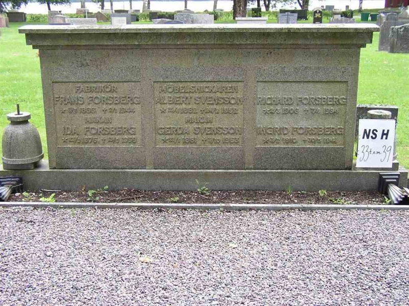 Grave number: NS H    33-39