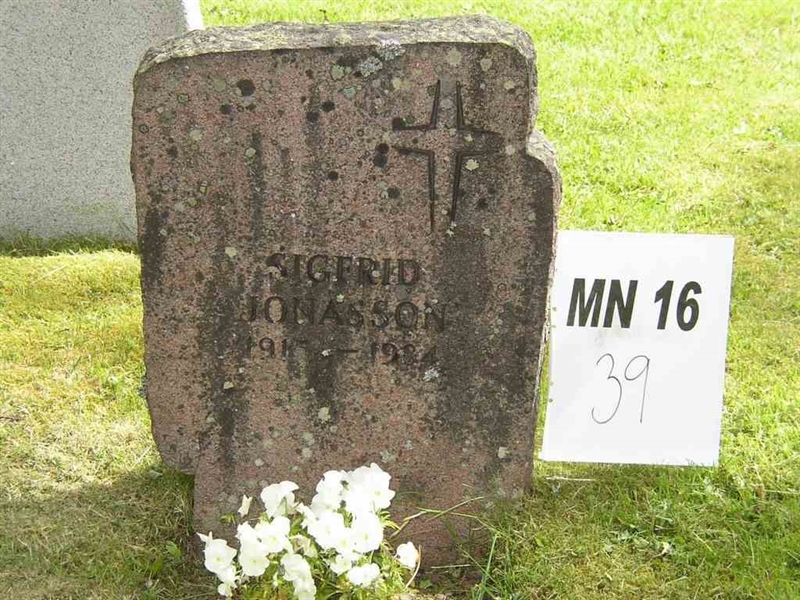 Grave number: M N 16    39