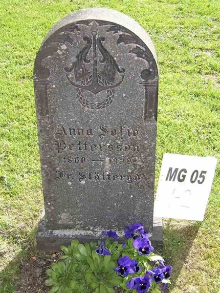 Grave number: M G 05     1-2