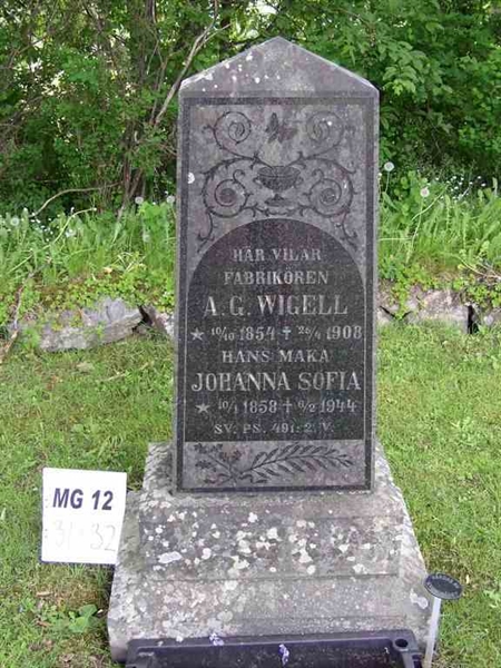 Grave number: M G 12    31-32