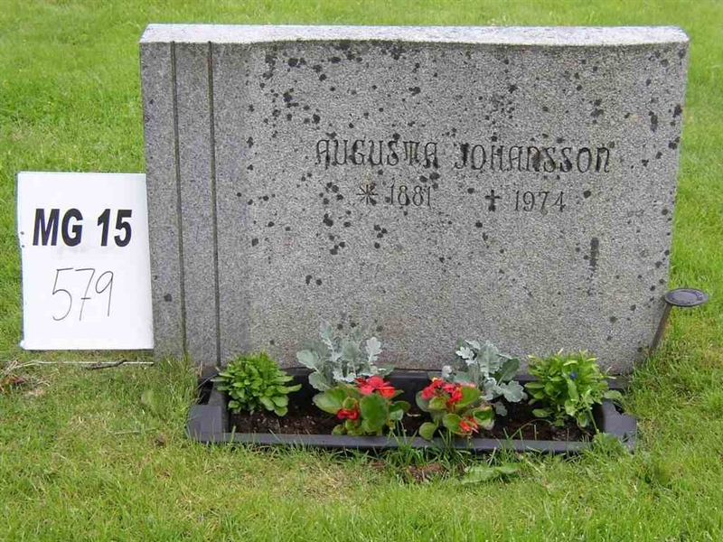 Grave number: M G 15   579