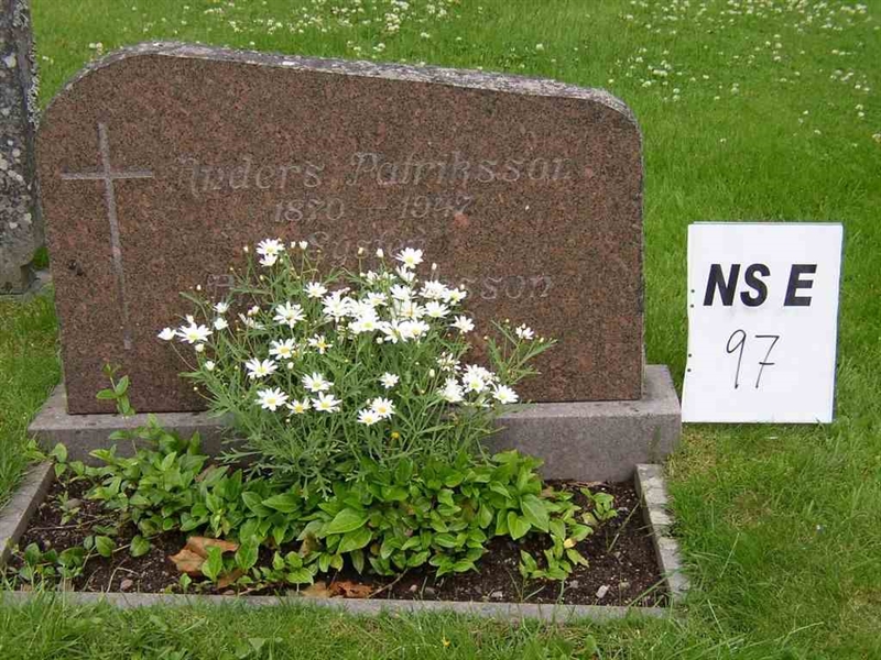 Grave number: NS E    97