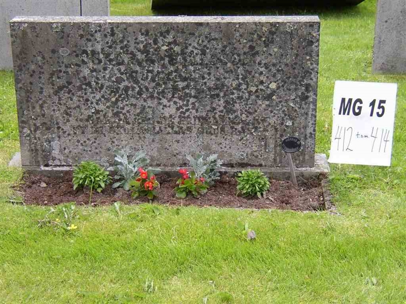 Grave number: M G 15   412-414